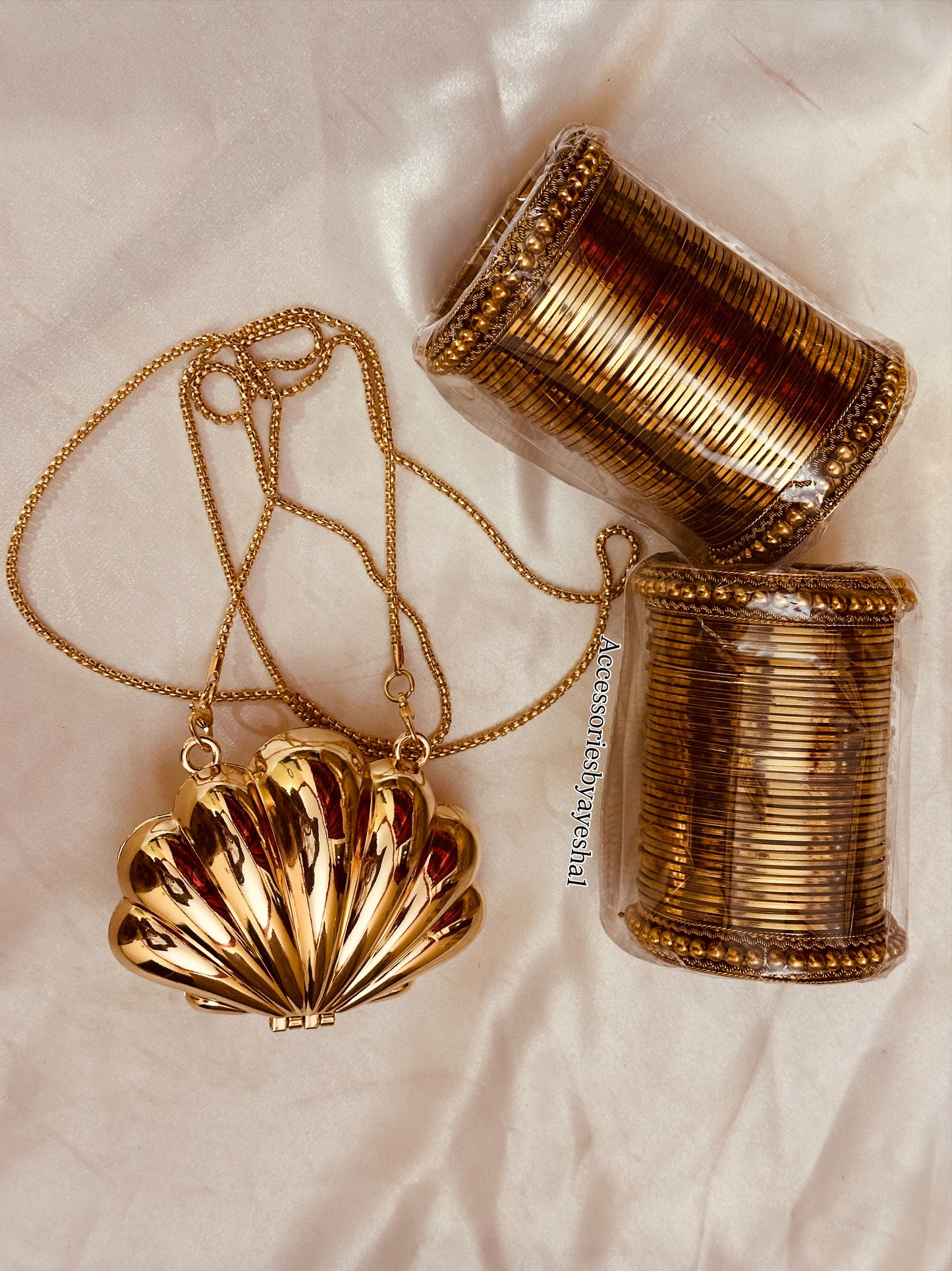 Shell purse ( golden ) (5.5 icnh)