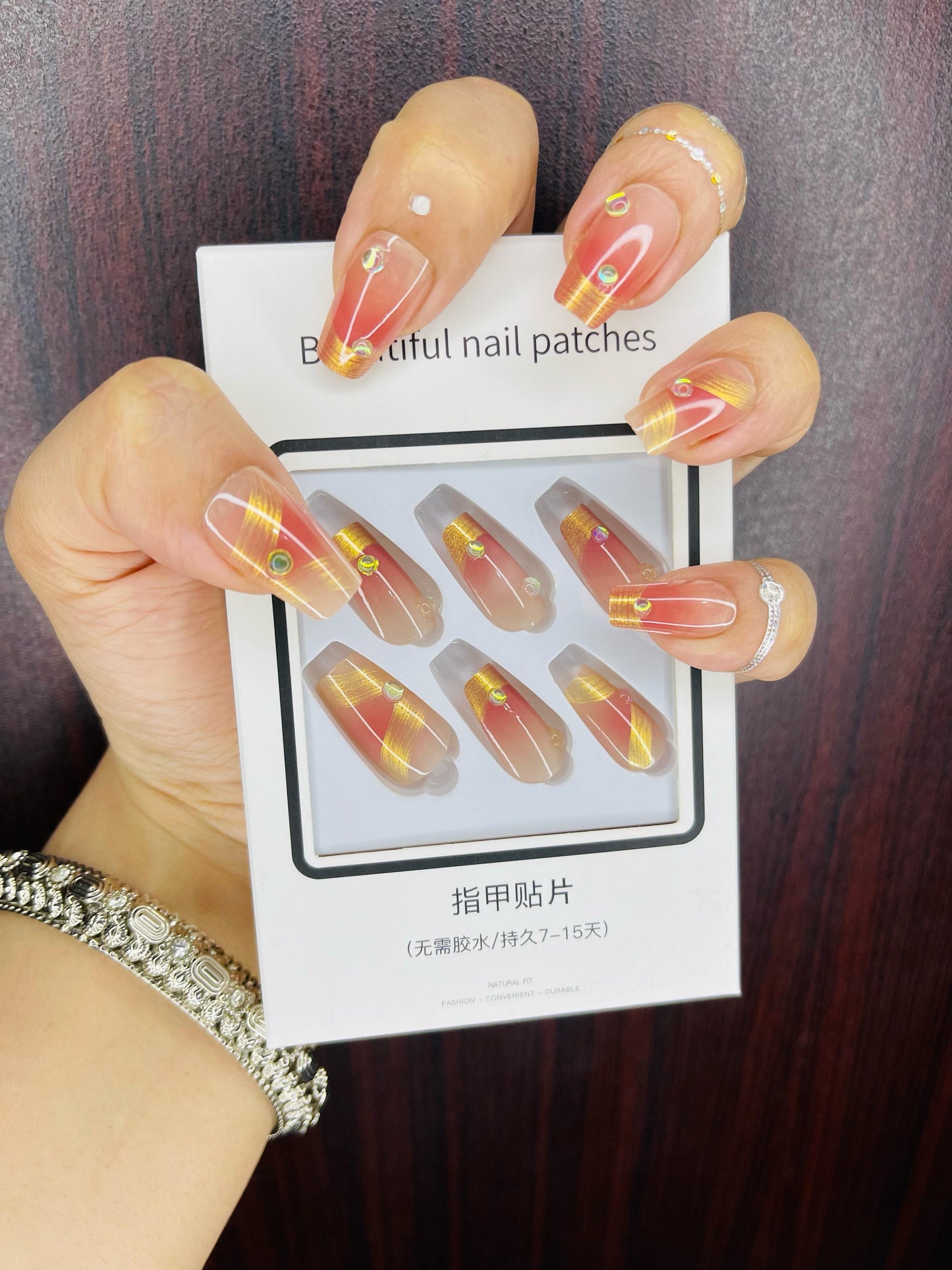 Nail 106 (24 nail set ) free application kit