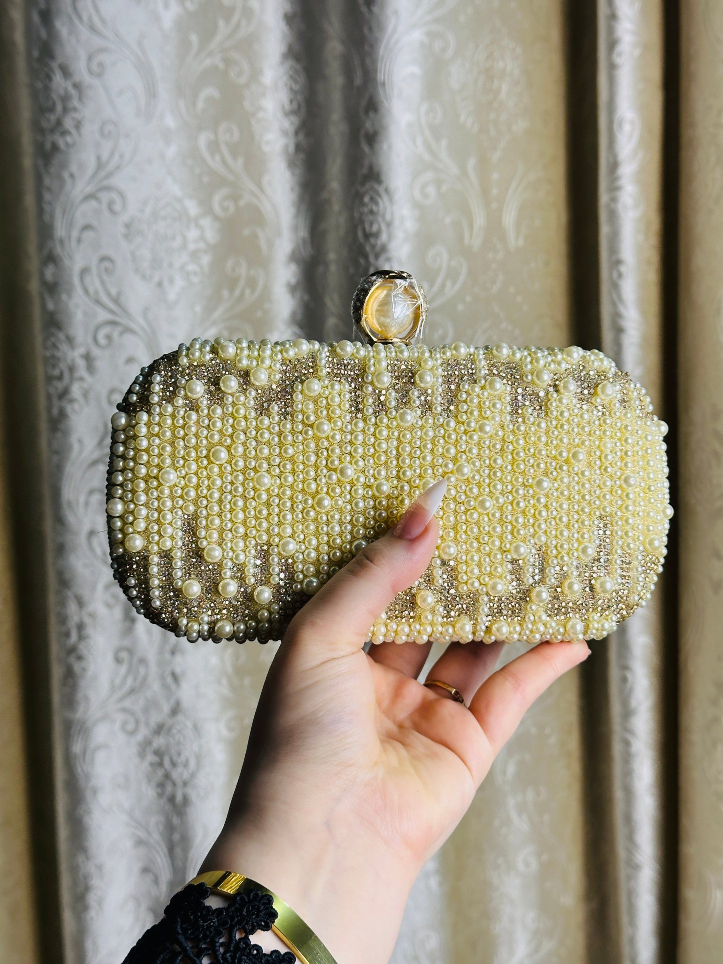 Emaar clutch
