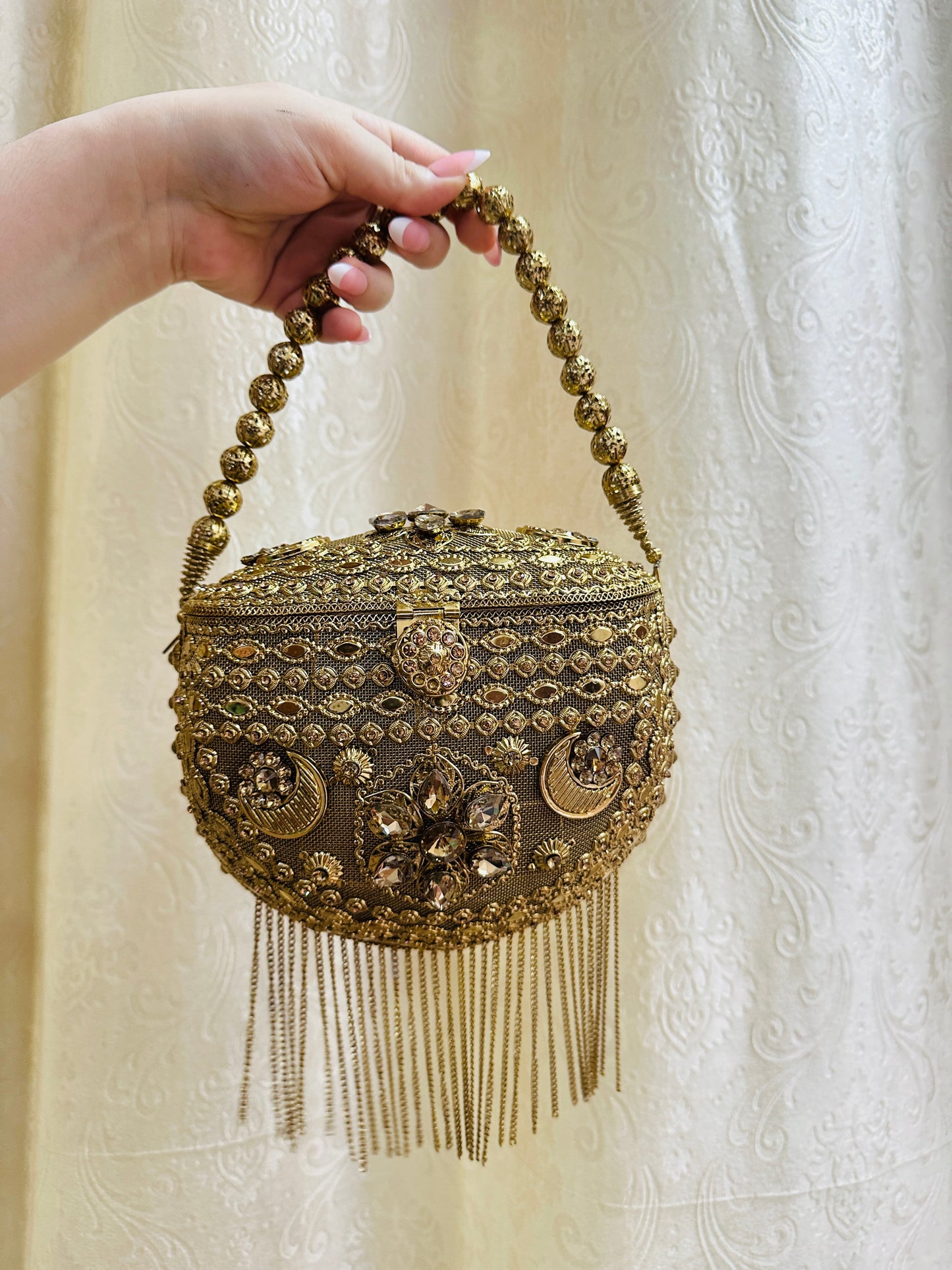 Elara Hand Clutch