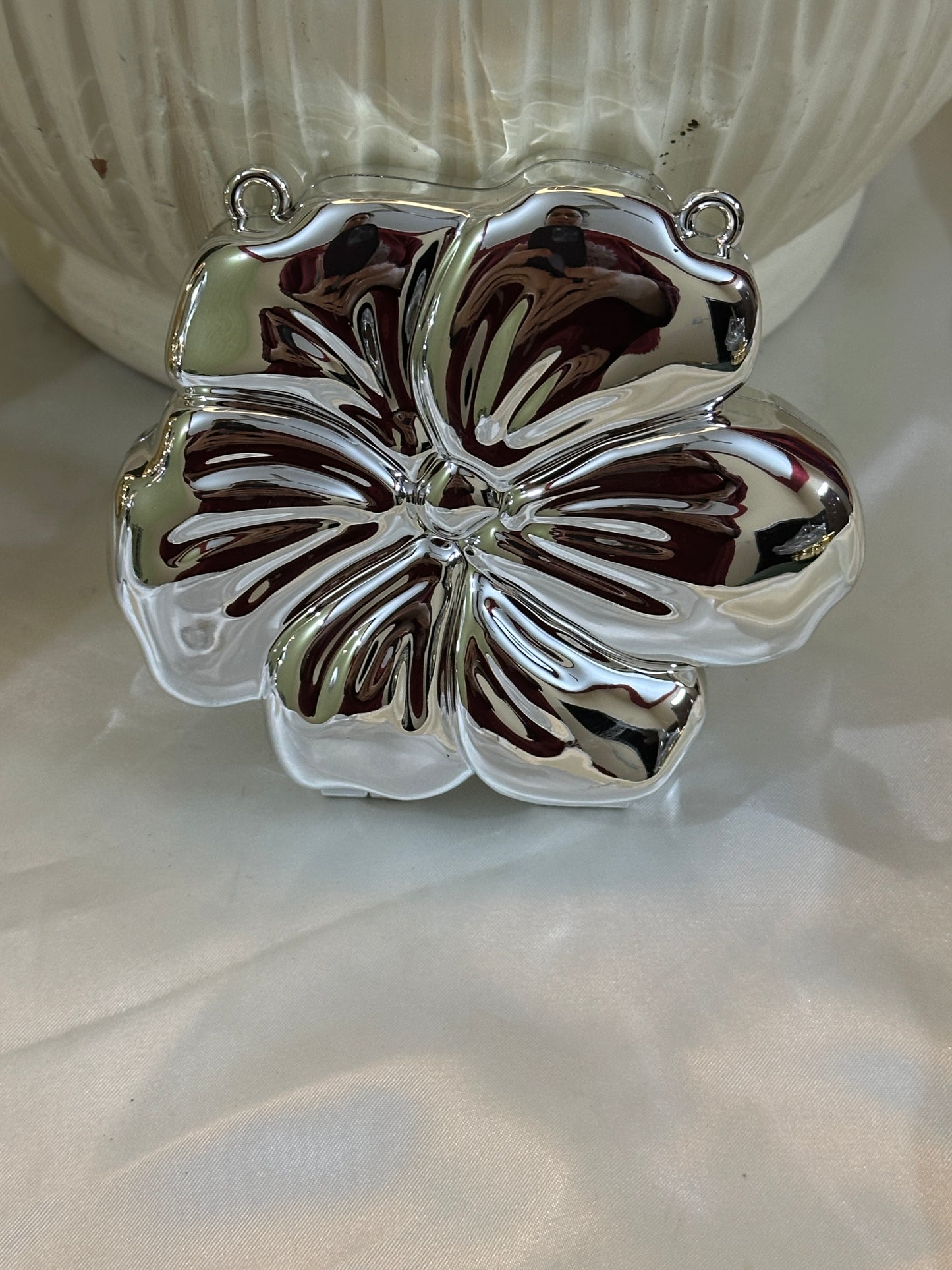 Flower clutch silver