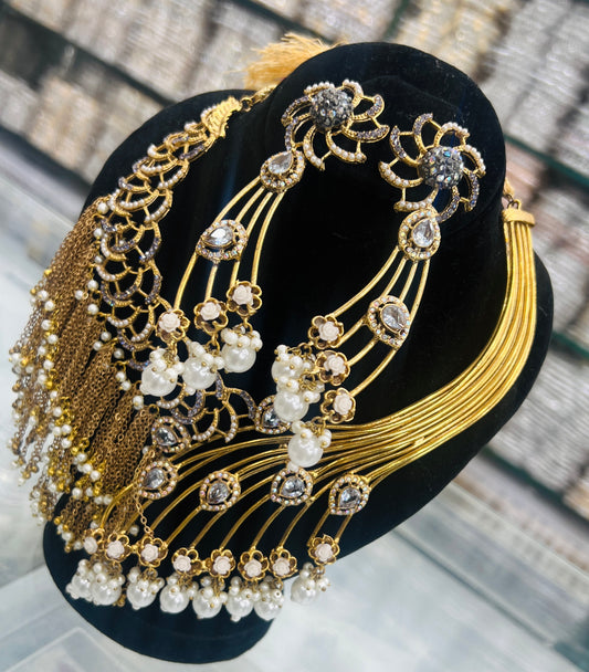 Luxurious nexk piece with stunning ear rings