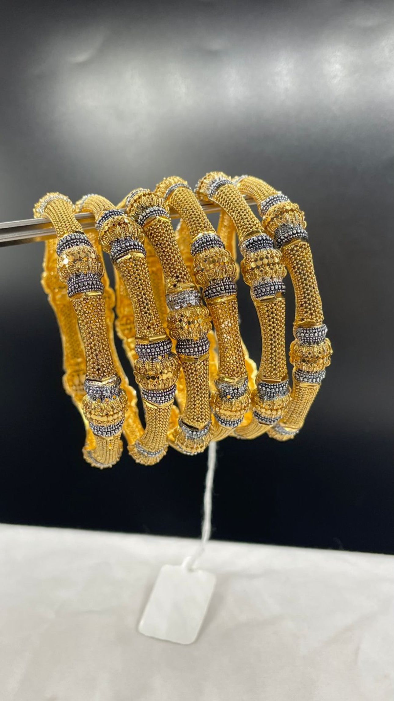 Golden bangles (6 pieces)