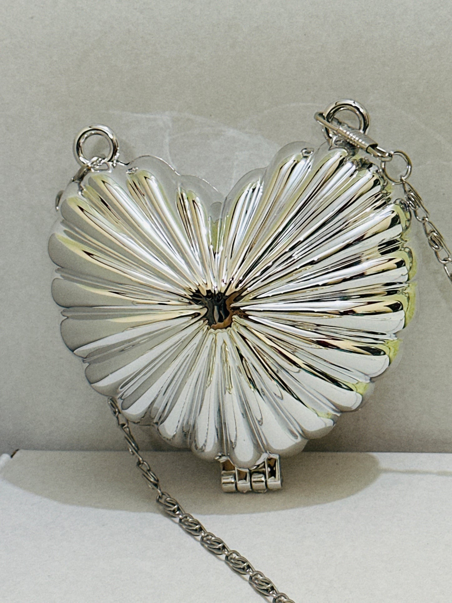 SILVER HEART CLUTCH 🩶
