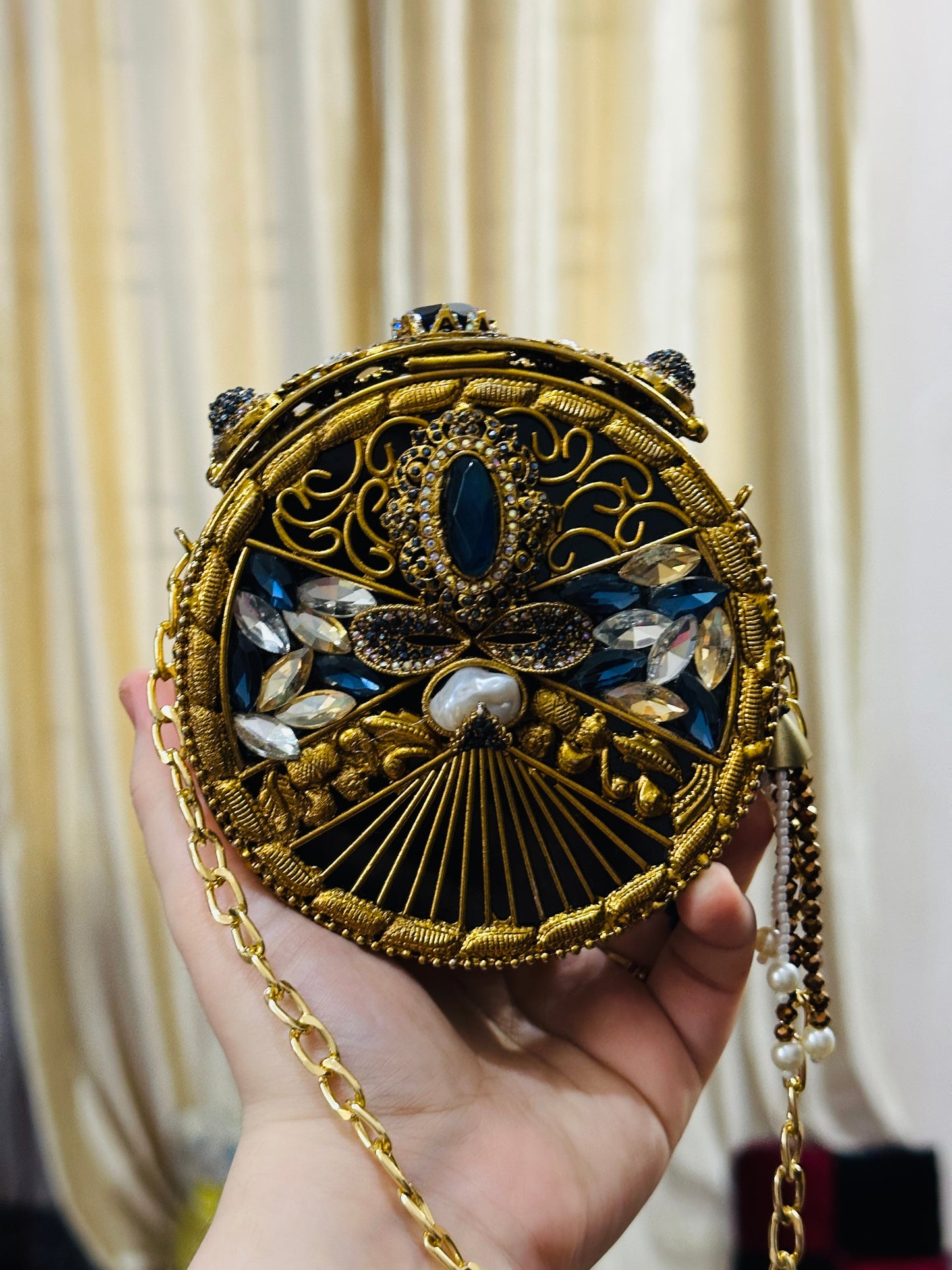 Royal clutch