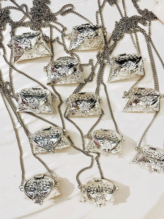 Mini silver cluch