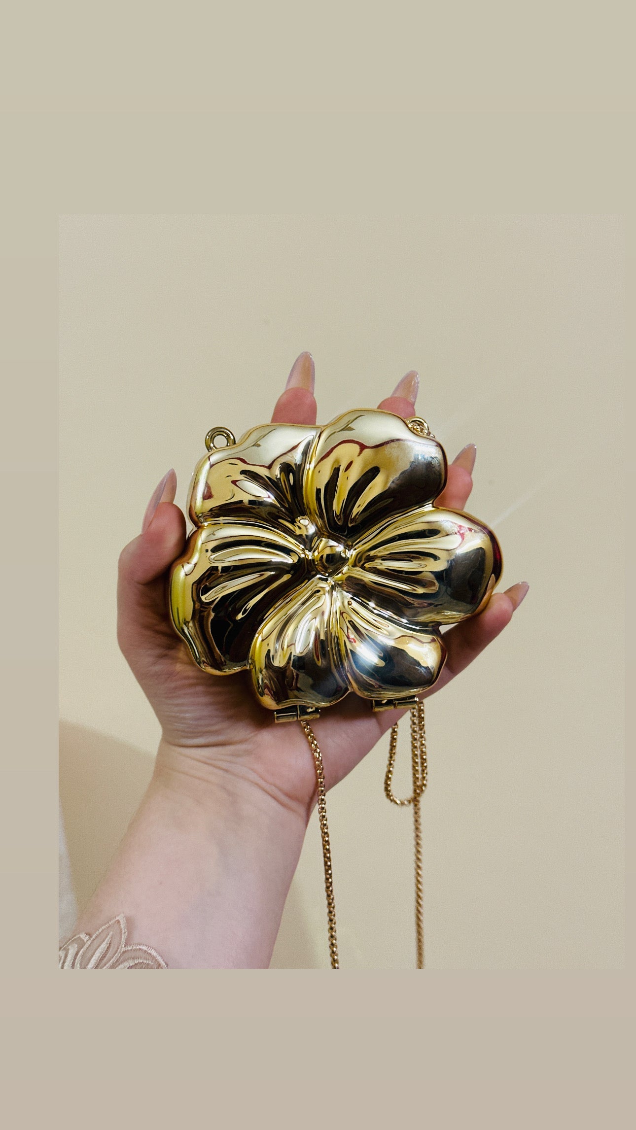 Flower clutch
