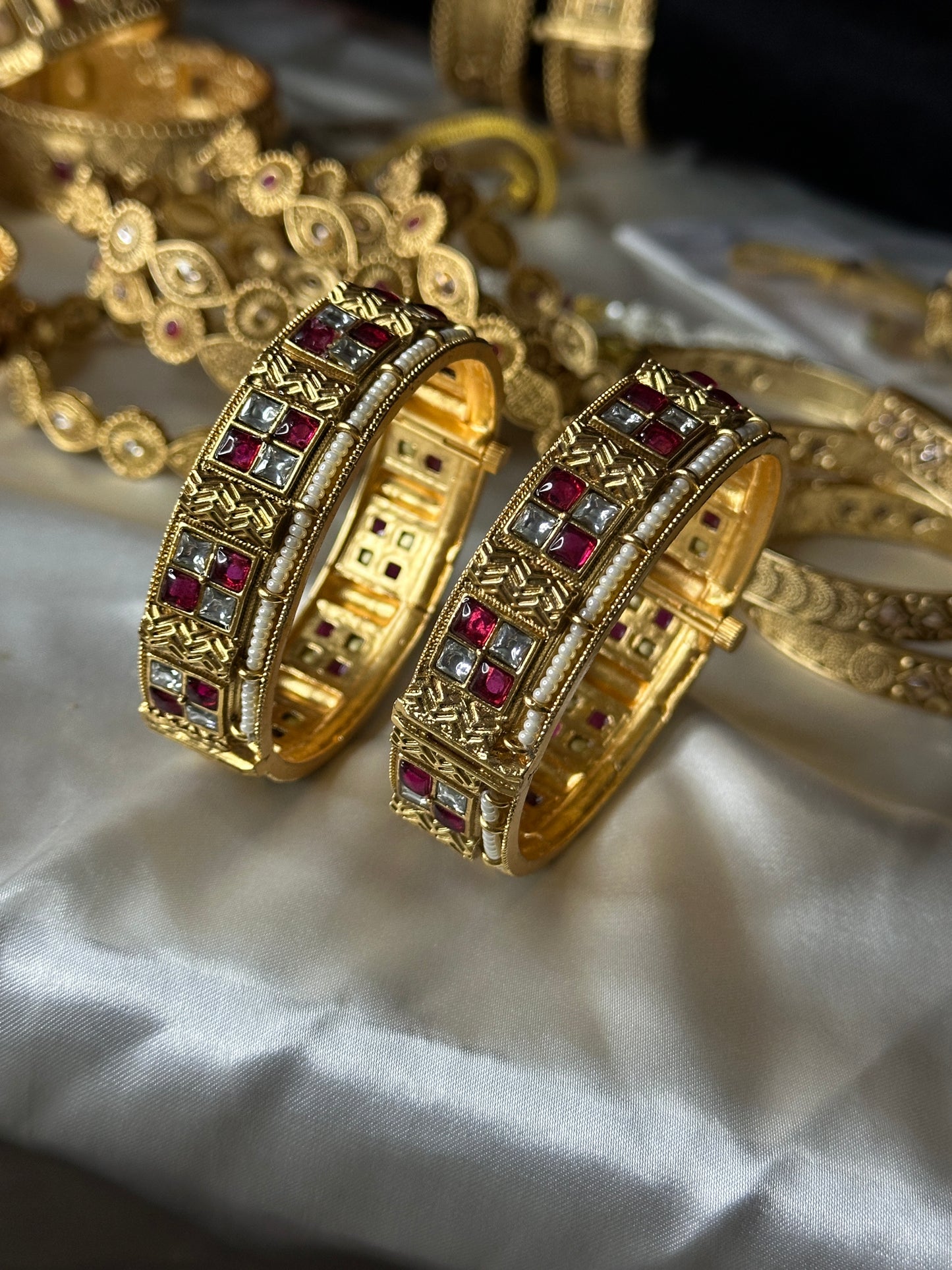 Kundan kangans pair