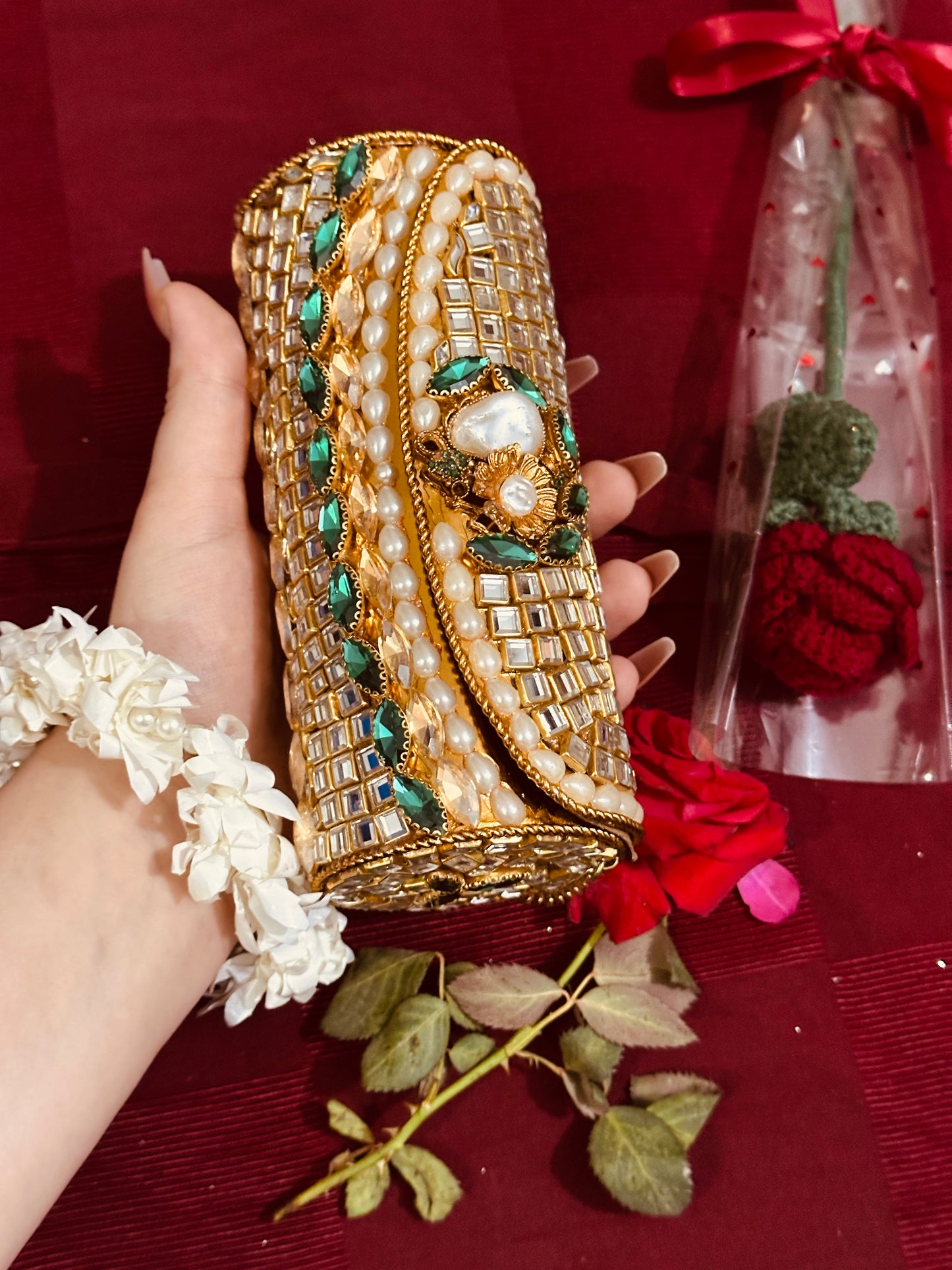 Classic bridal clutch