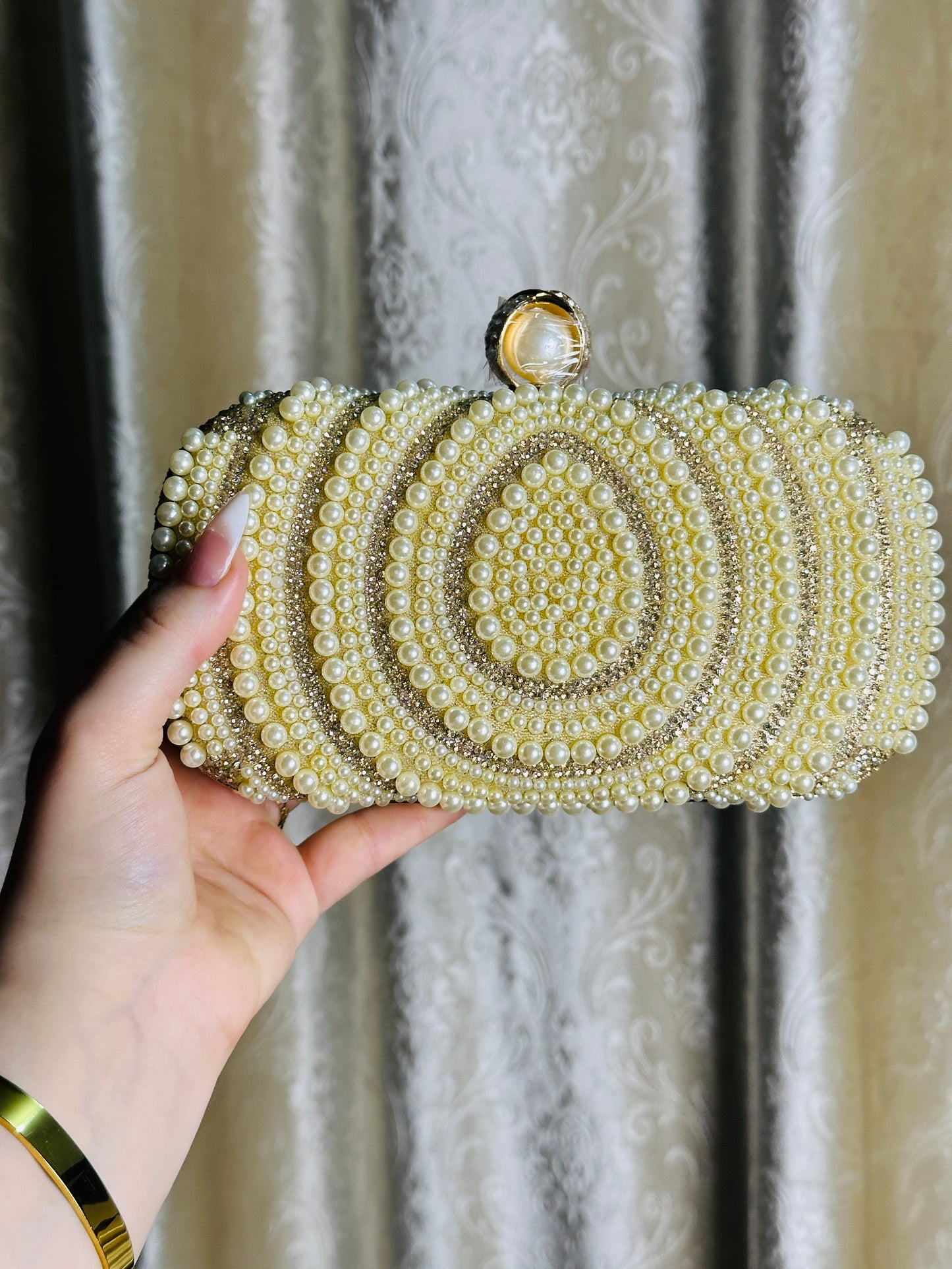 Emaar clutch
