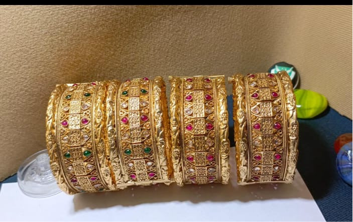 High quality indian kangan pair white available