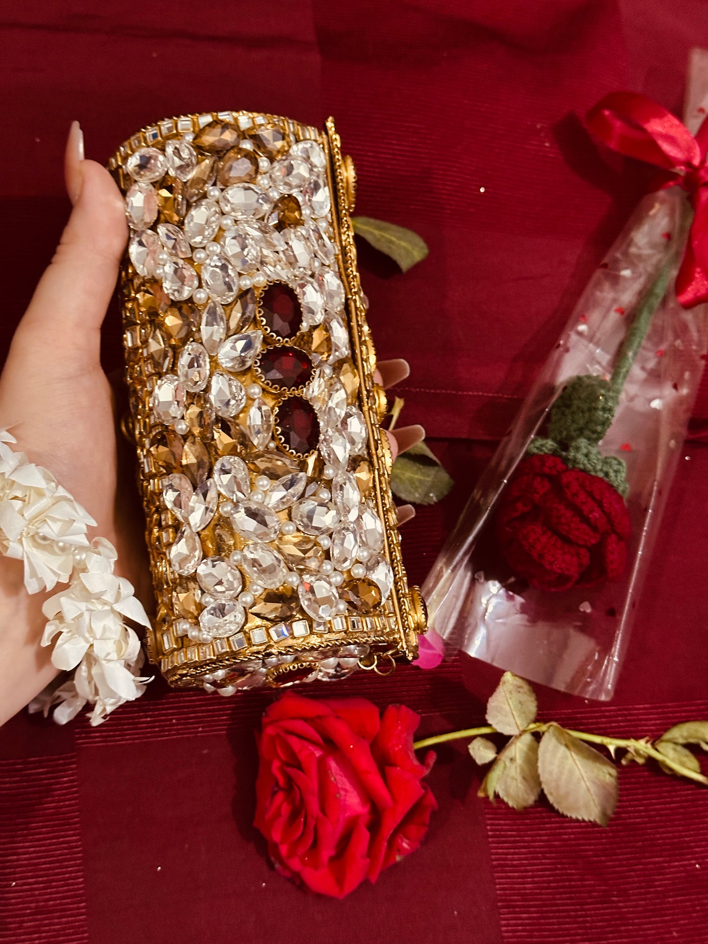 Red real big stone kundan clutch