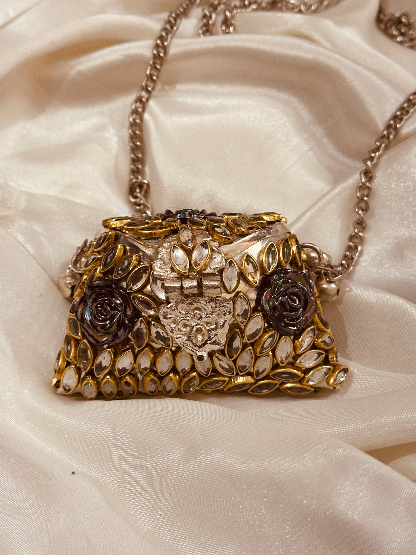 Silver aura creasent ( coin clutch ) mini