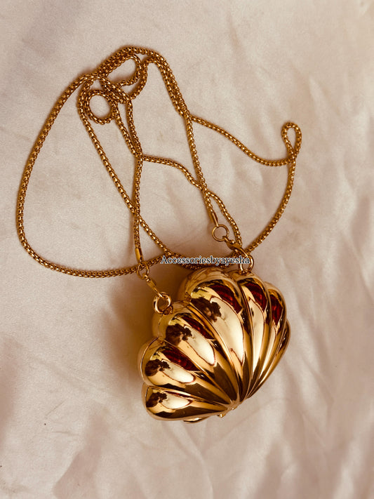 Shell purse ( golden ) (5.5 icnh)