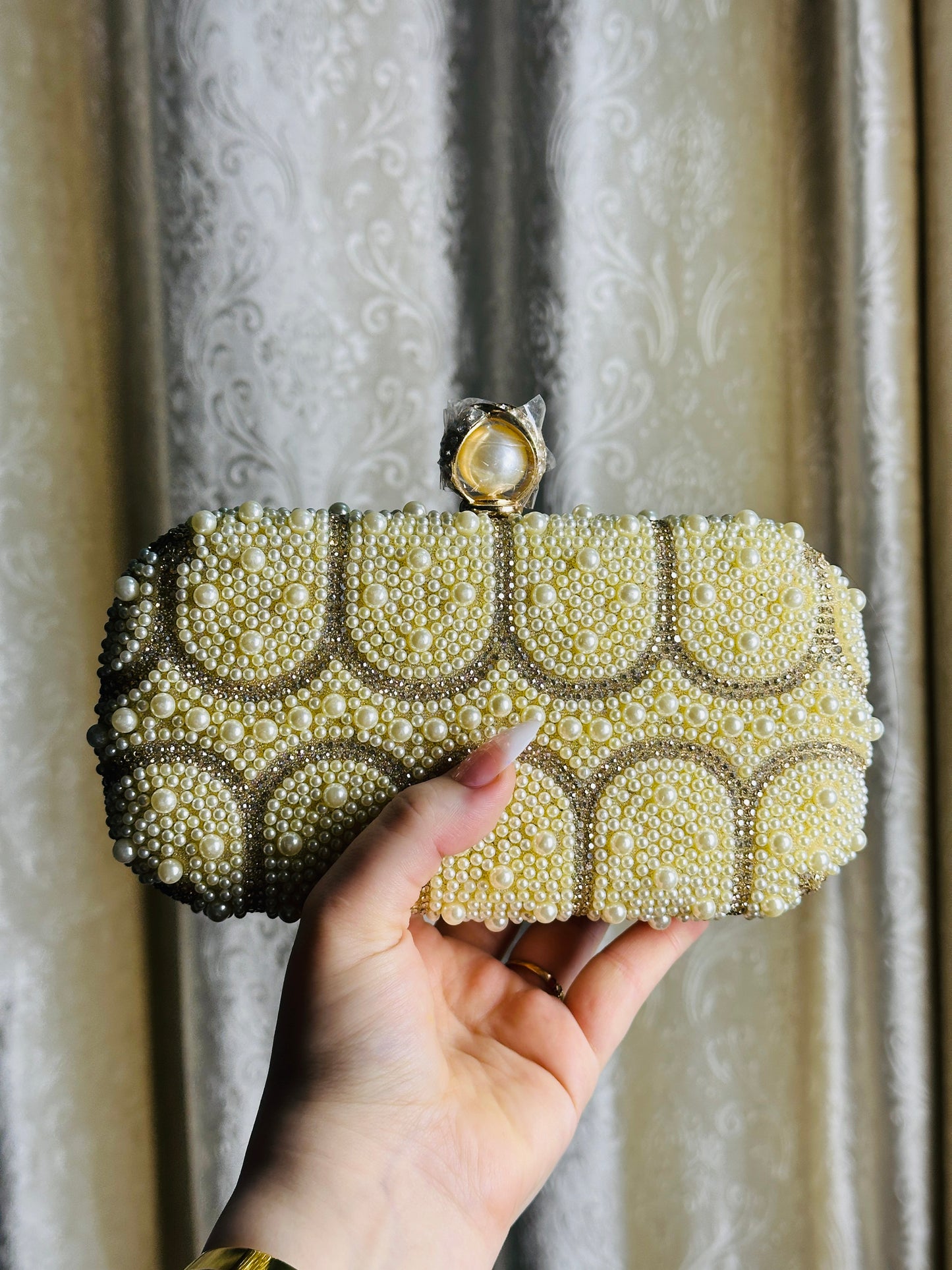 Emaar clutch