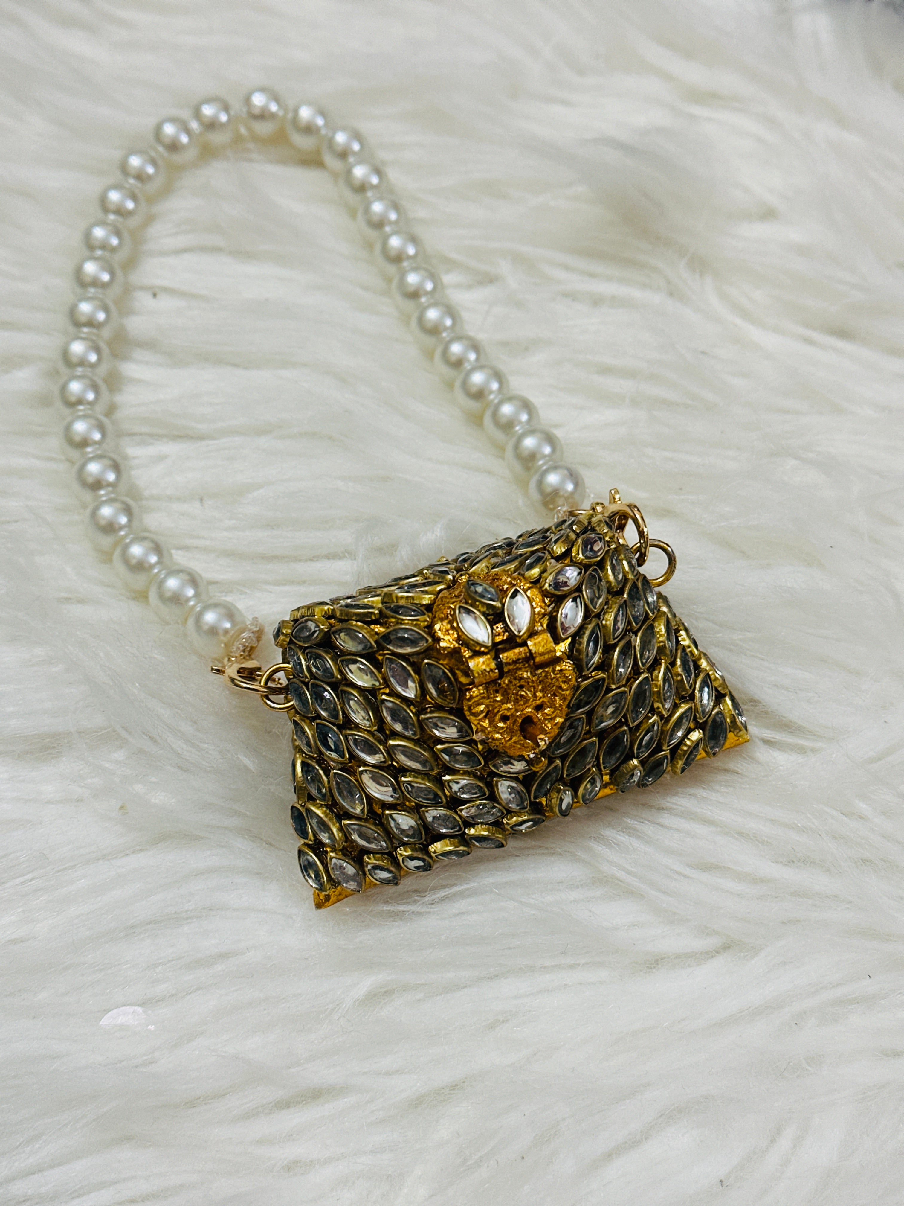 Mini coin clutch / with pearl chain