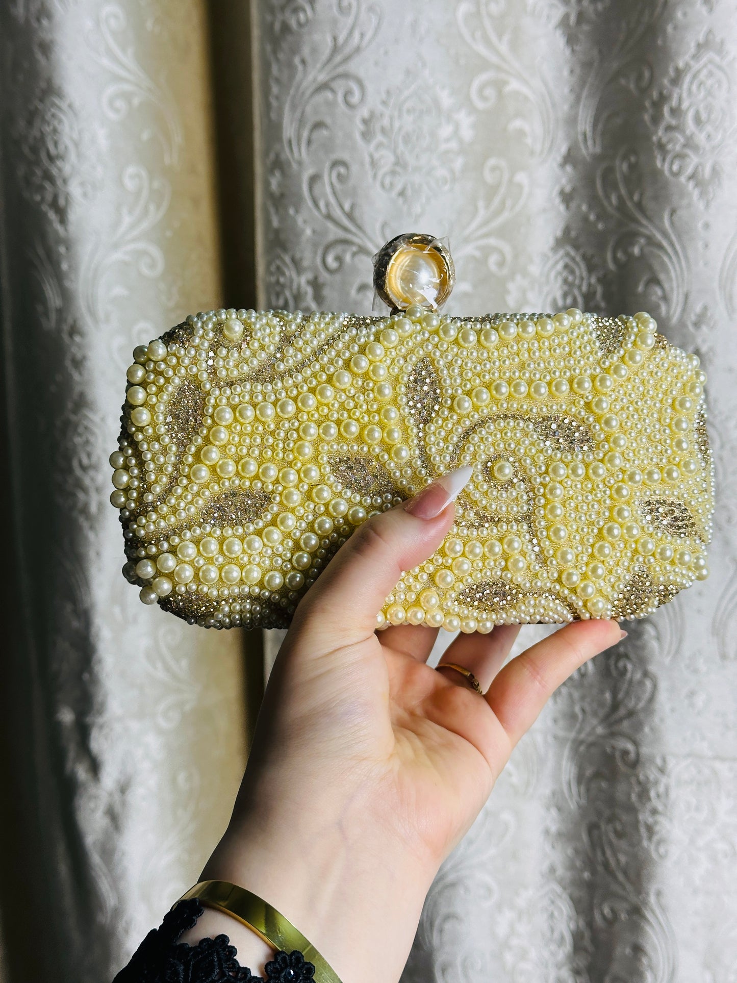Emaar clutch