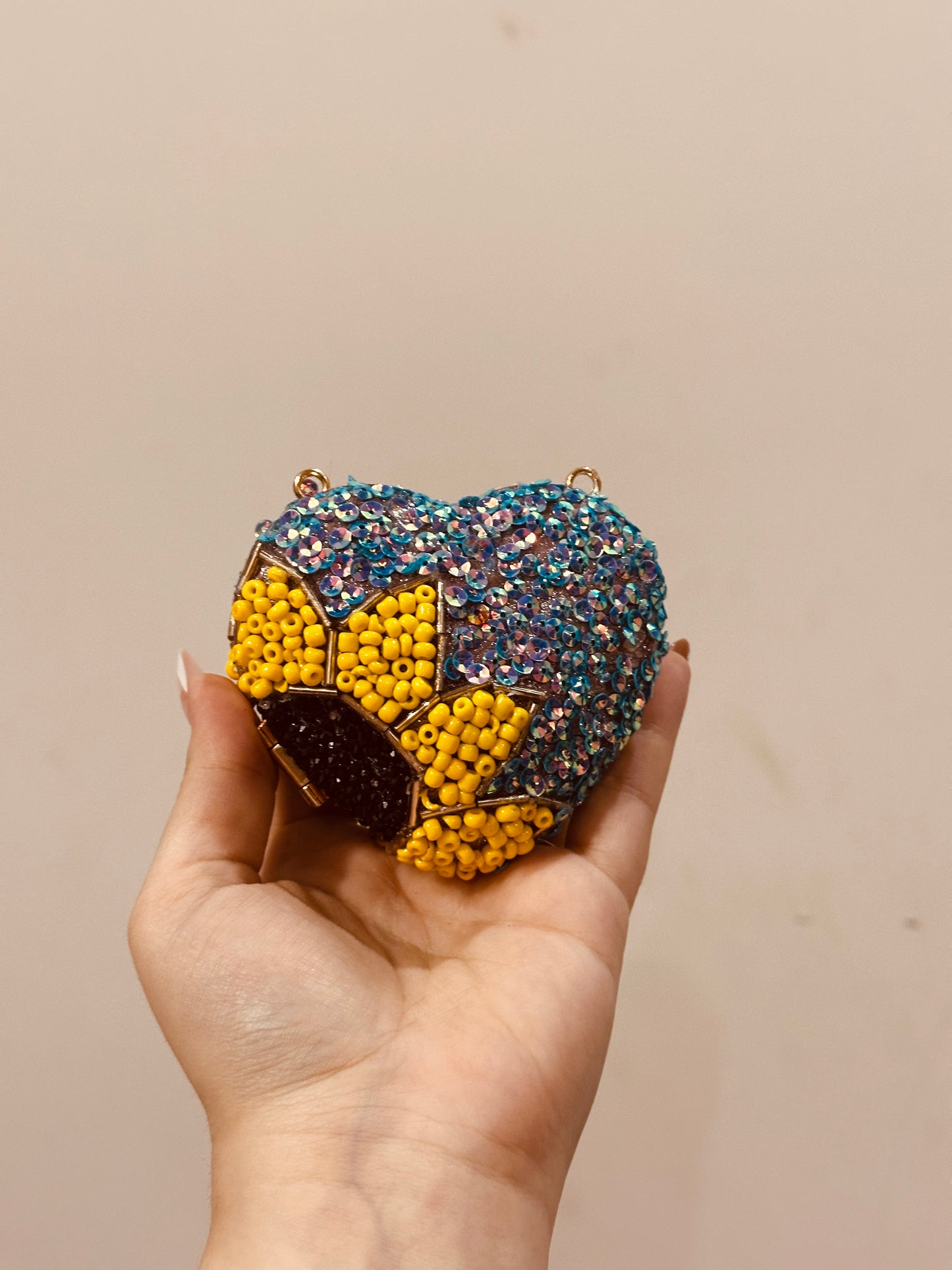 Heart clutch sunflower