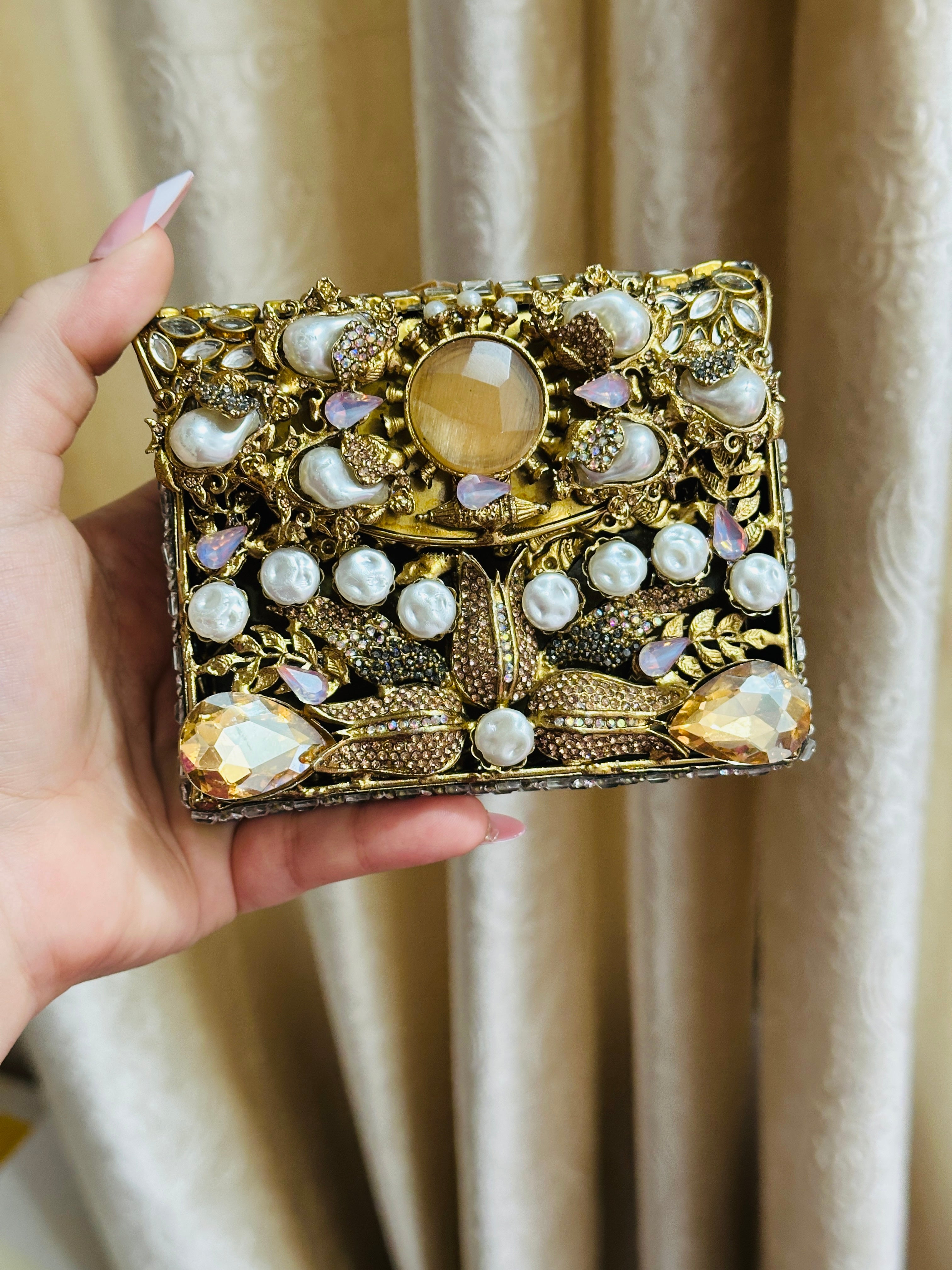 Turkish clutch