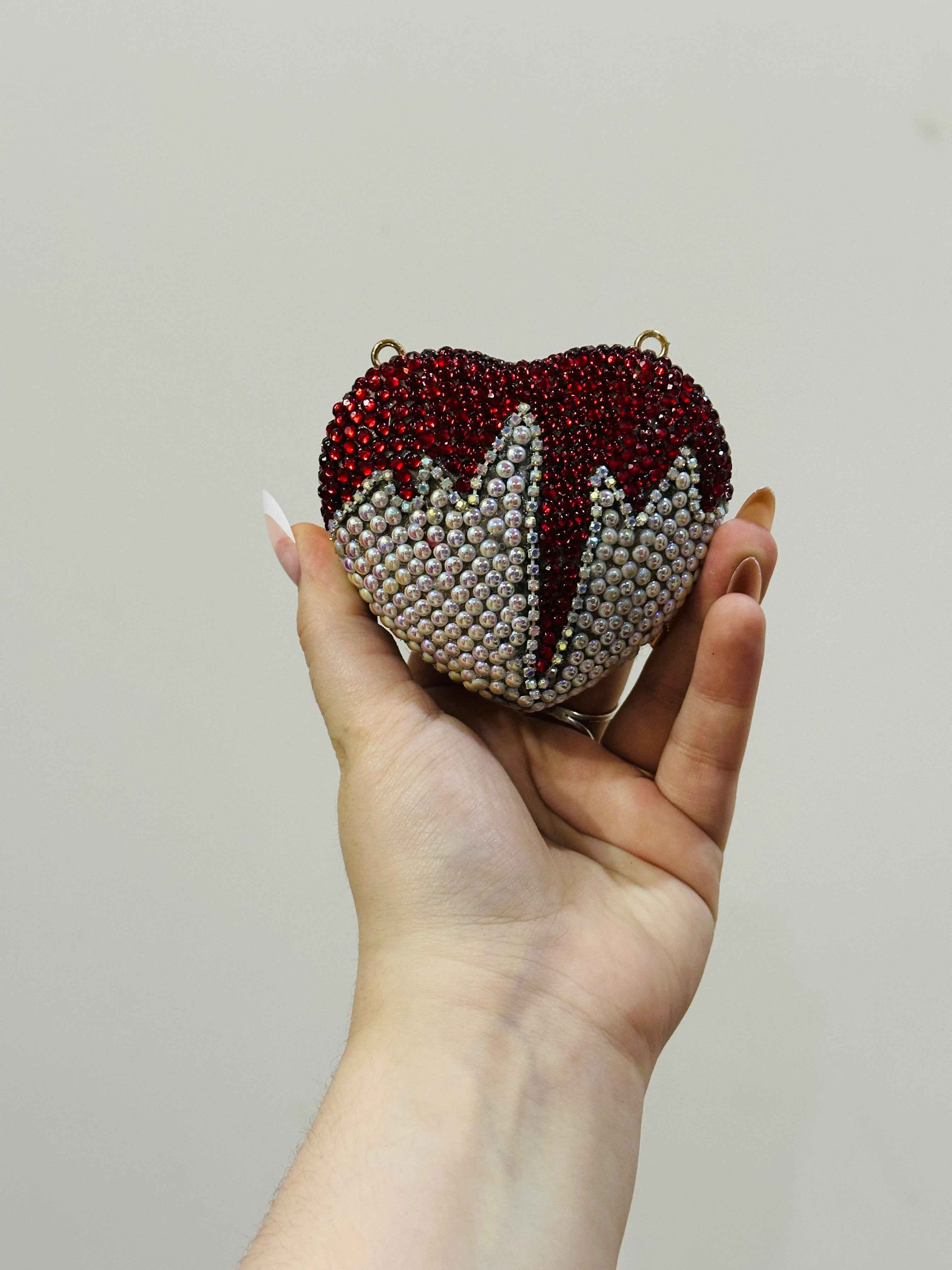 Mini heart clutch