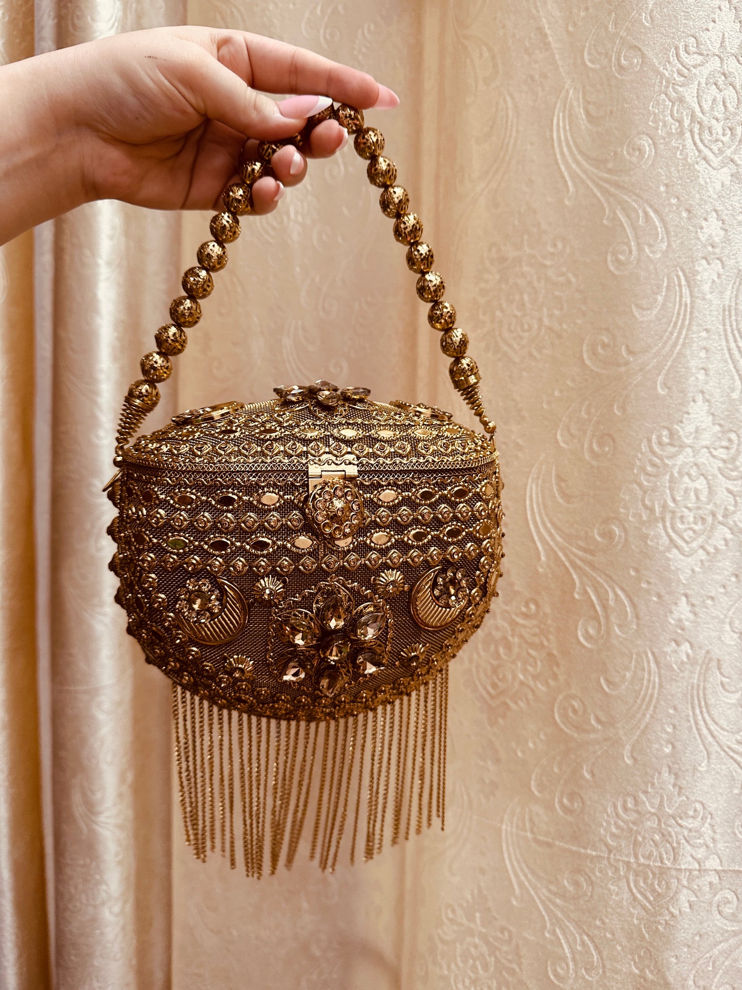 Elara Hand Clutch