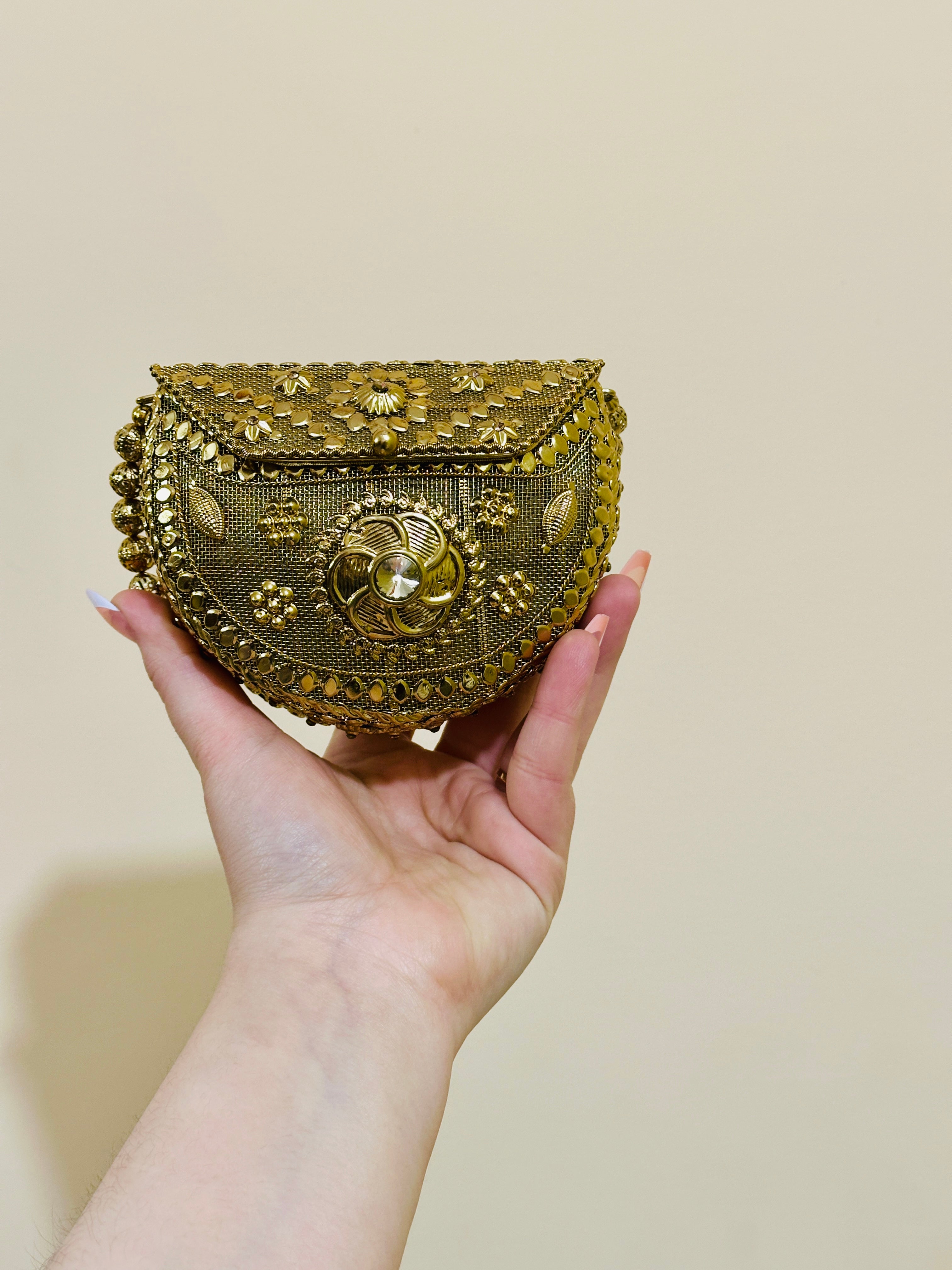 D SHAPE METAL INDIAN CLUTCH