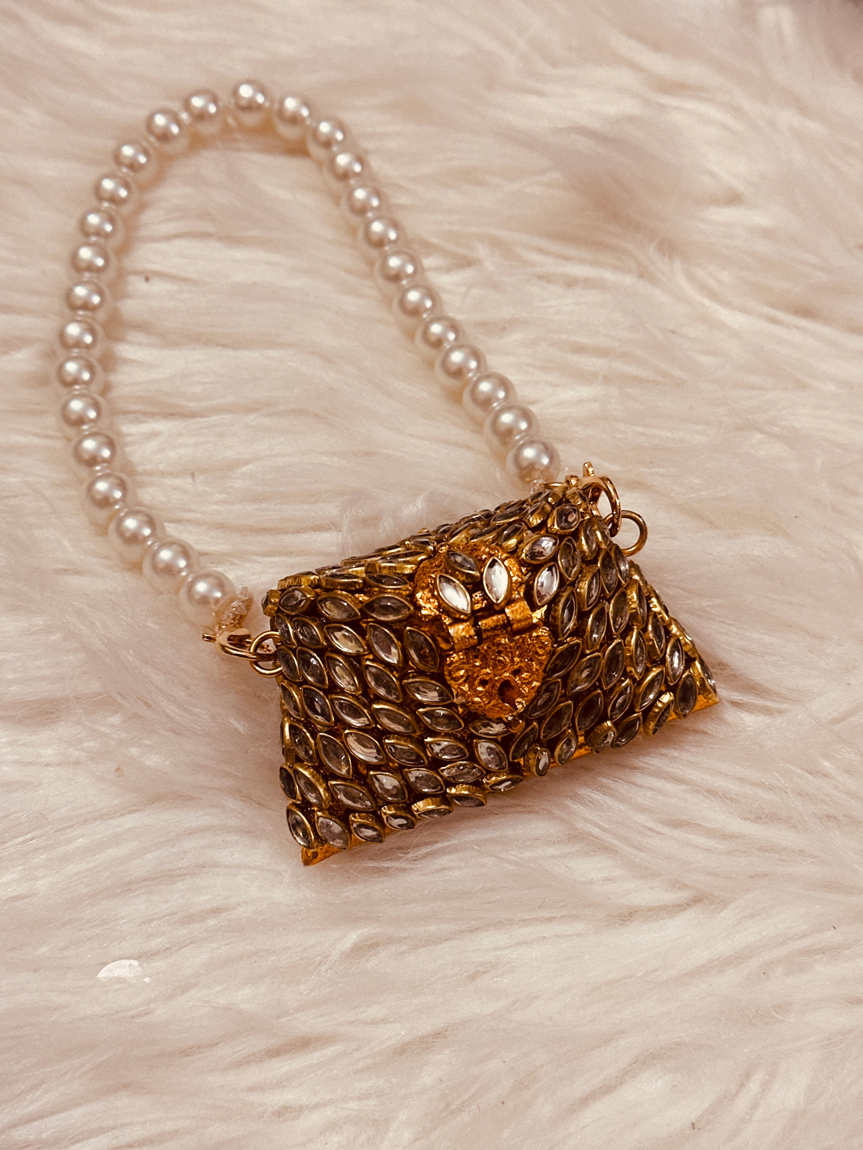 Mini coin clutch / with pearl chain