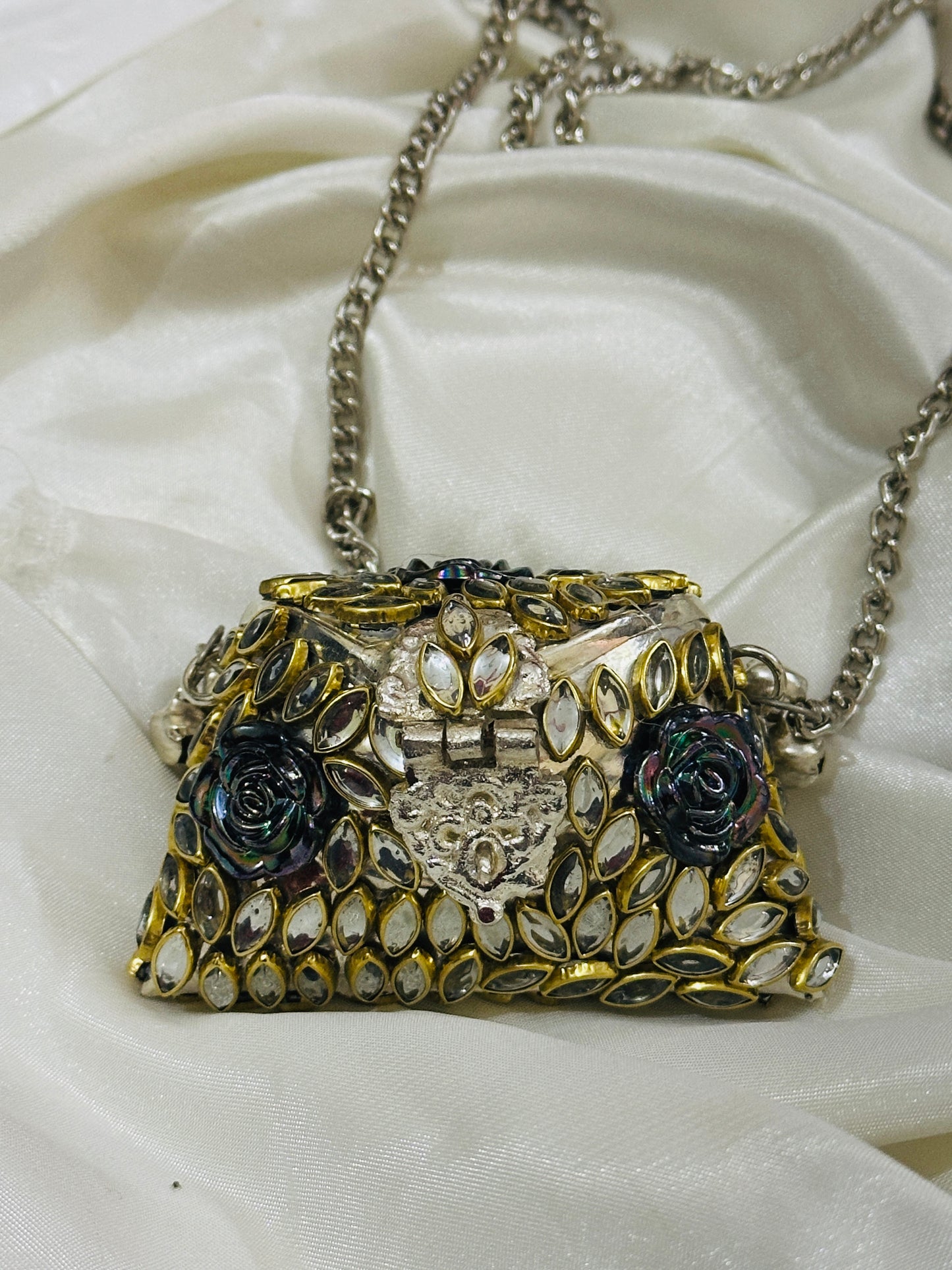 Silver aura creasent ( coin clutch ) mini