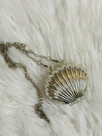 SILVER SHELL CLUTCH ( kindly do online payment to confirm your order