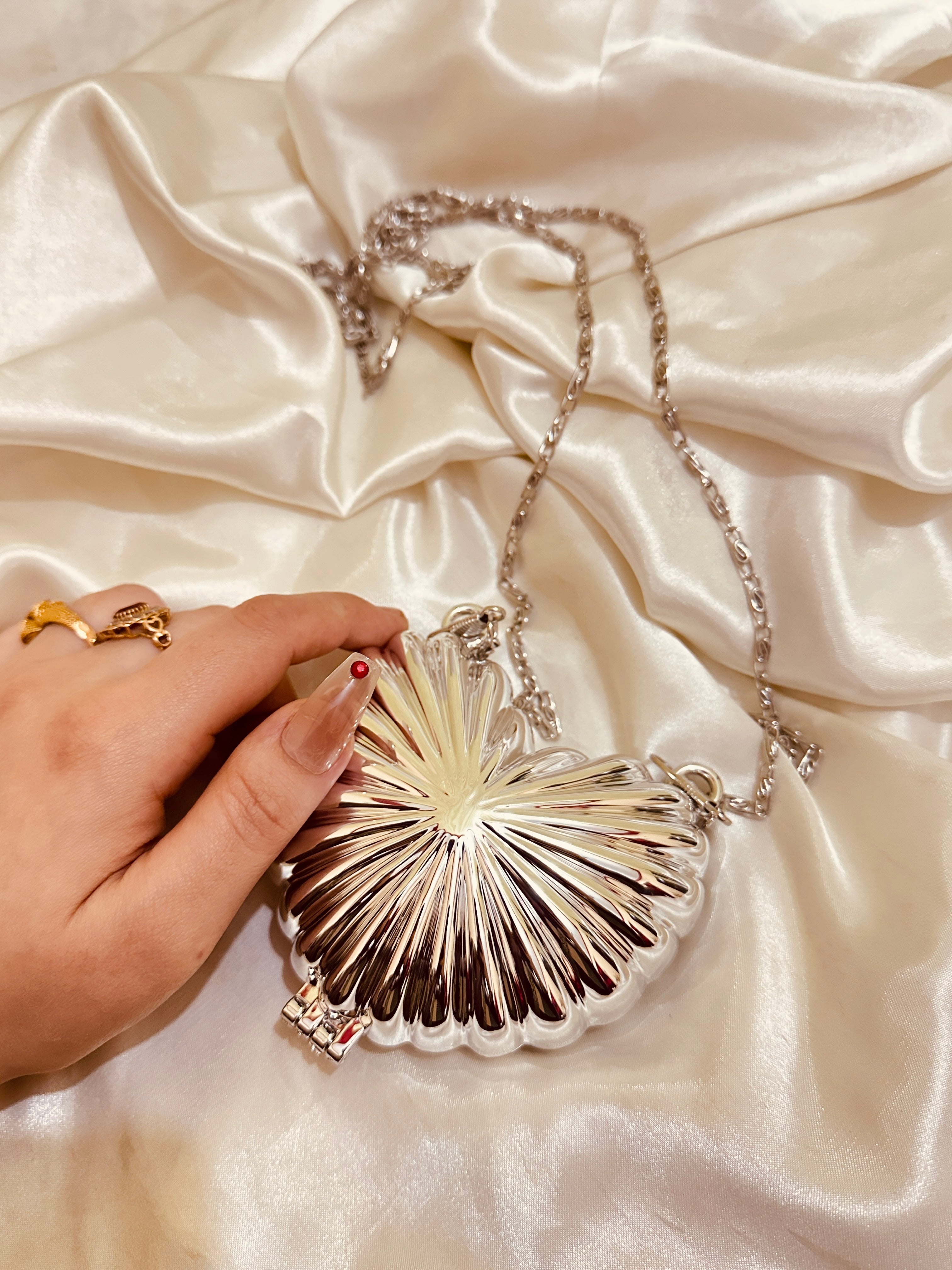 SILVER HEART CLUTCH 🩶 (acrylic )