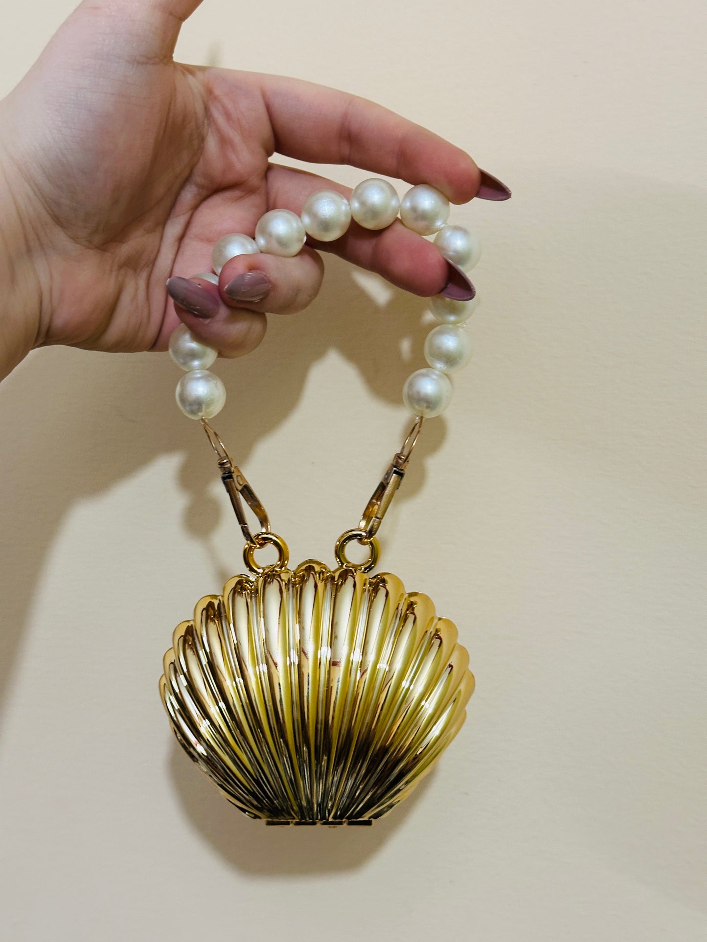 SHELL CLUTCH