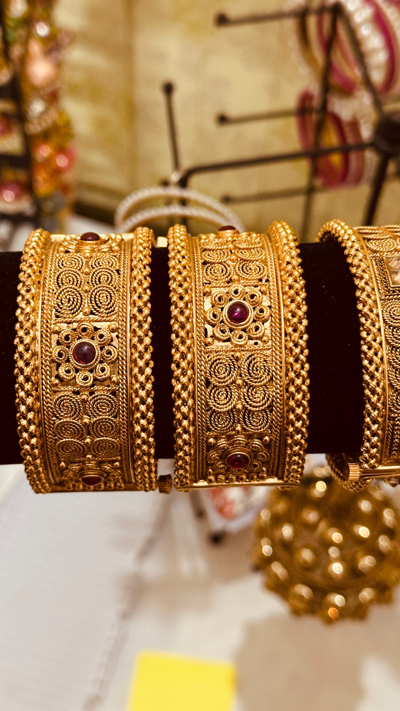 Rajwari kangan ( golden )