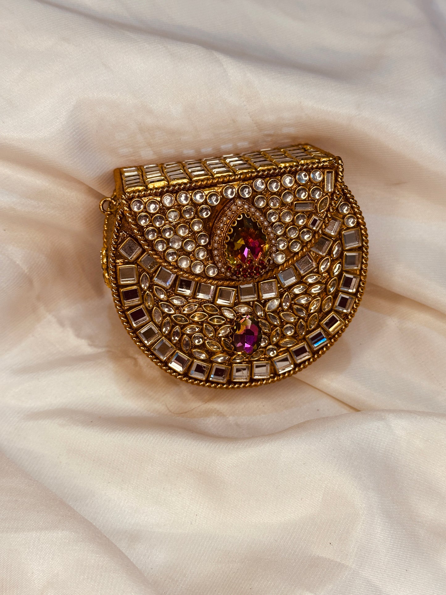 Kundan clutch