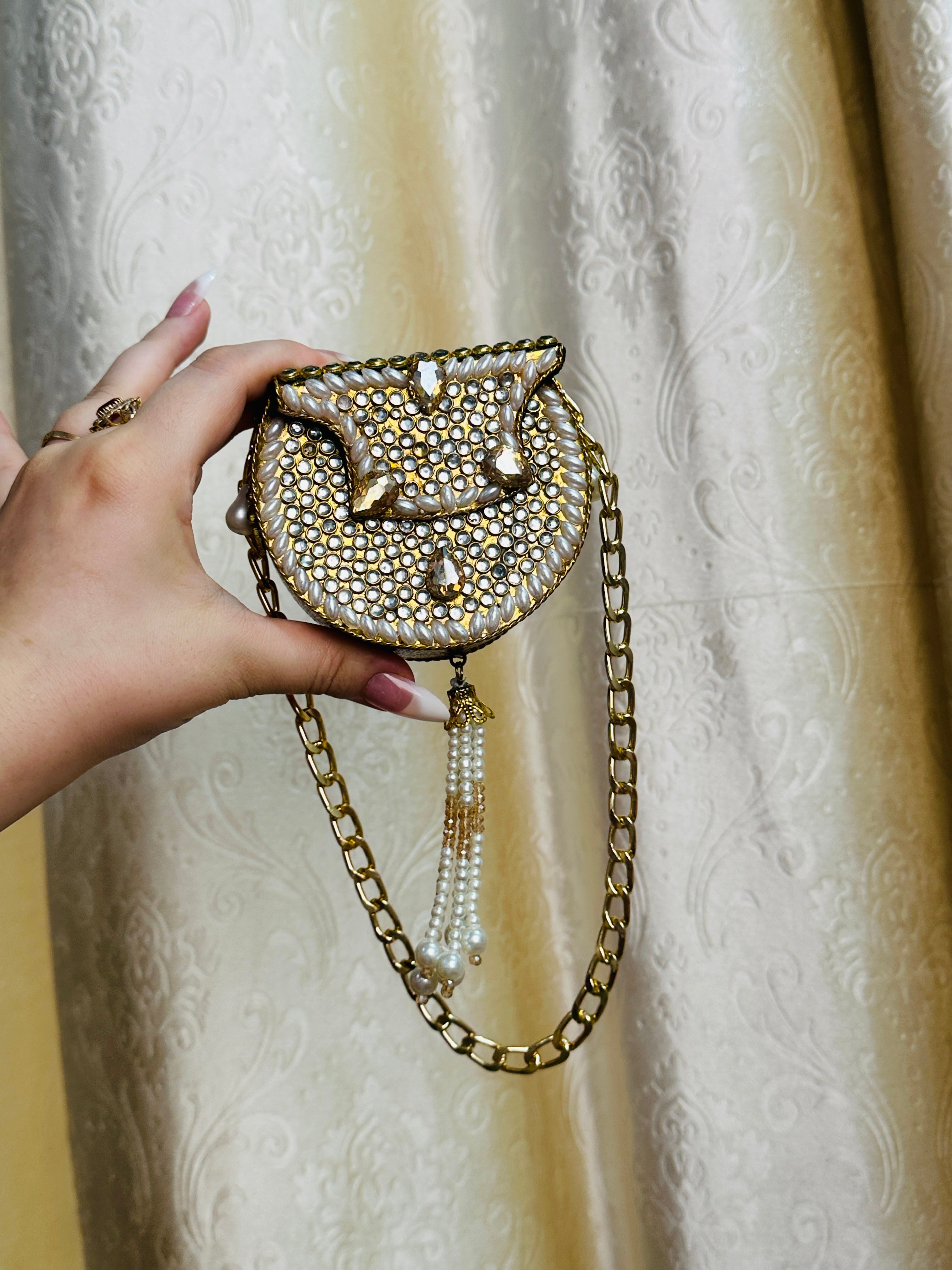 Zareen clutch