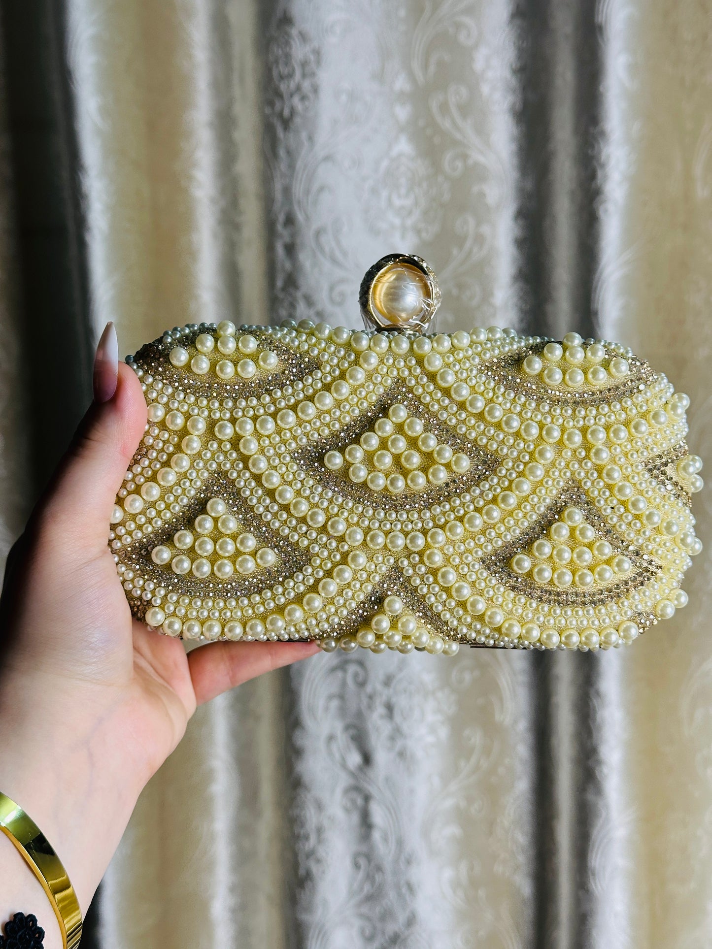 Emaar clutch
