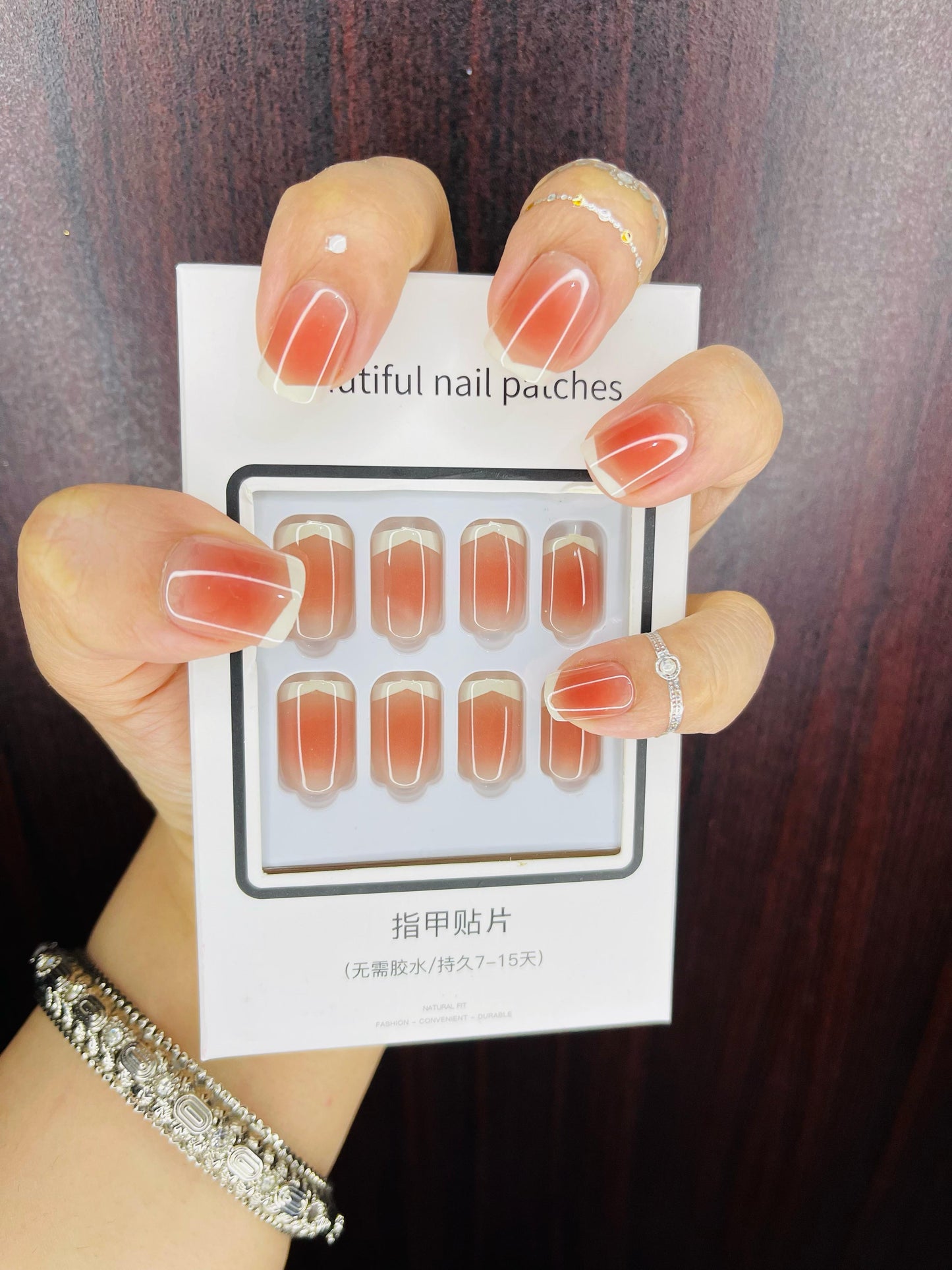 Nail 107 (24 nail set )(free application kit )