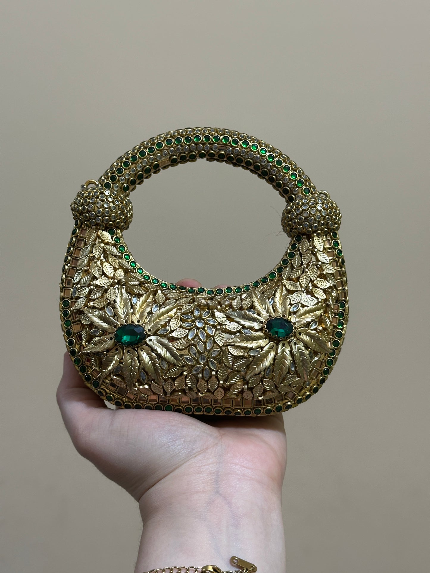 Kundan clutch