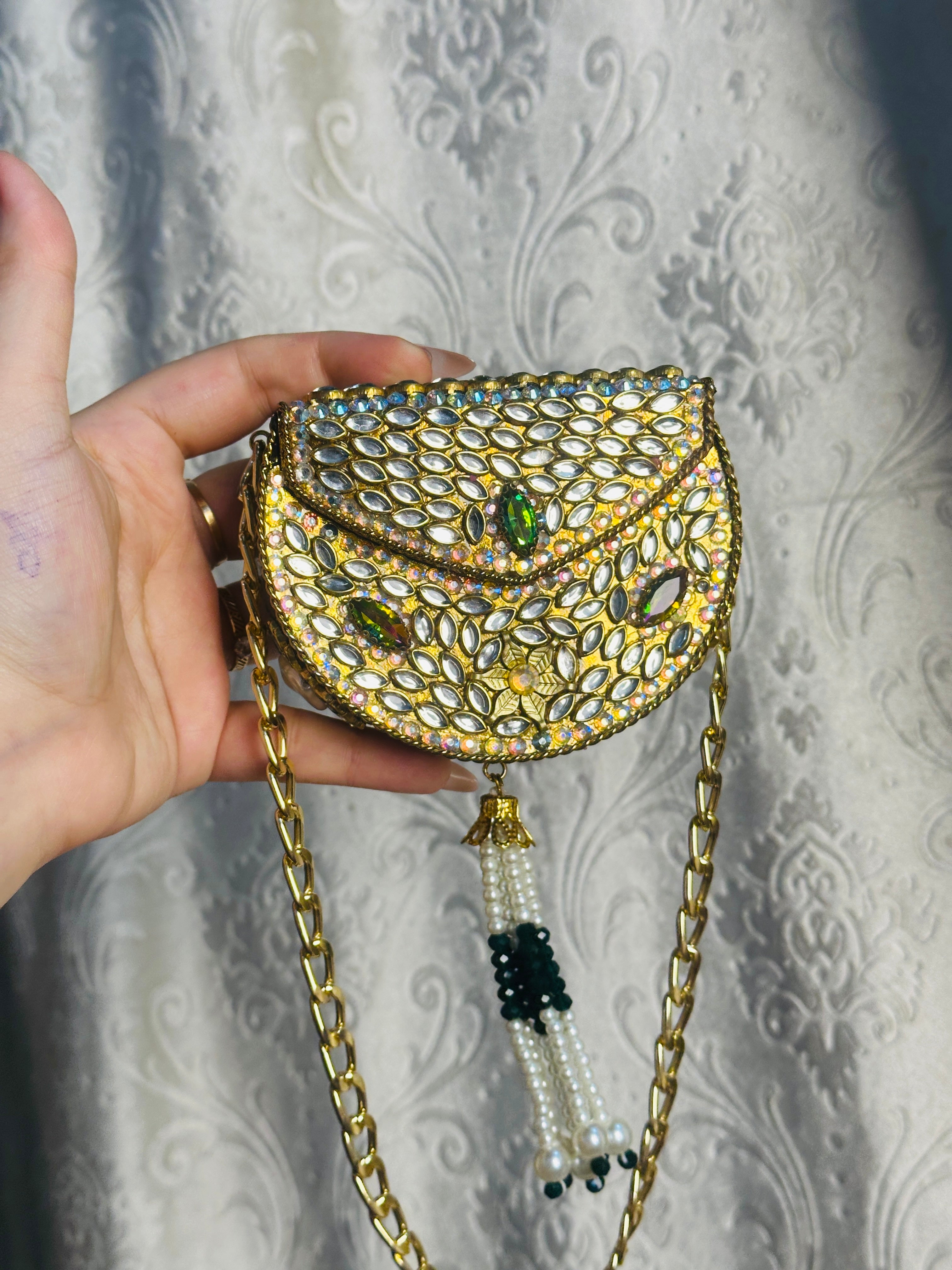 Mannat clutch