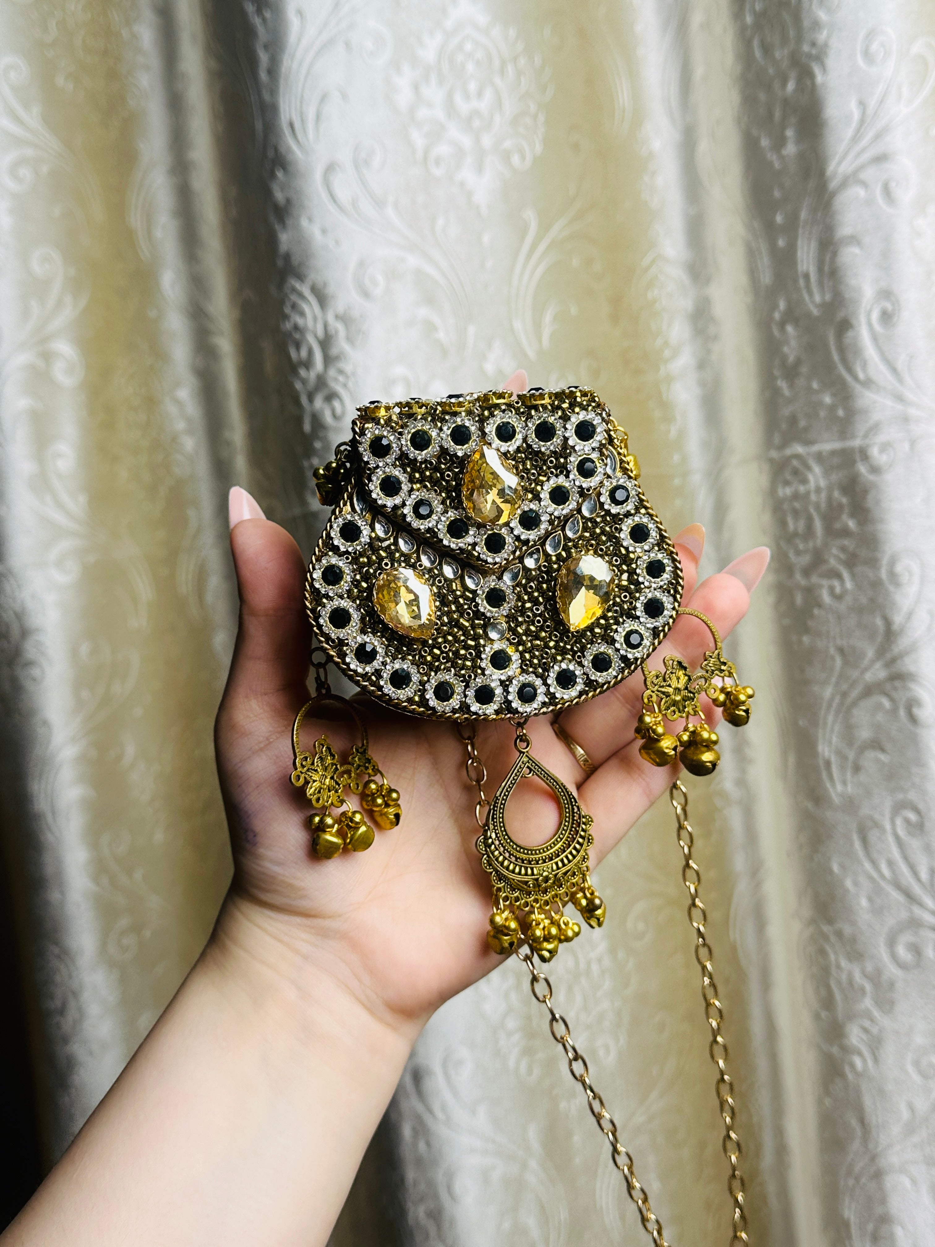 Maharani clutch