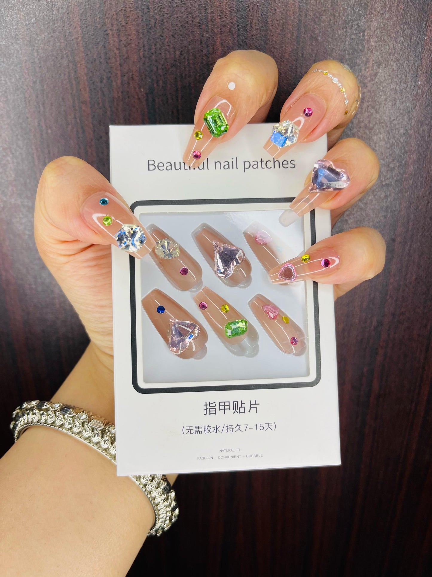 Nail 105 (24 nail set )(free application kit )